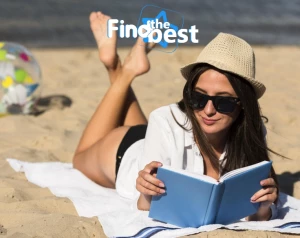 10 Bestseller must-read βιβλία του 2025 για διάβασμα στην παραλία!