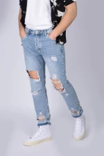 Τζιν Straight Fit με σκισίματα