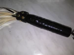 BDSM Χρυσαφί δερμάτινο μαστίγιο με συνολικό μήκος 50 cm