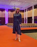 Σατέν κρουαζέ φόρεμα Elvira My Essential Wardrobe - Μπλέ σκούρο