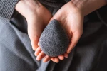 Φυτικό Σφουγγάρι Προσώπου Konjac Face Sponge Bamboo Charcoal Teardrop
