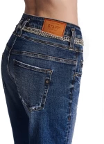 Staff Irene WMN Crop/Jean