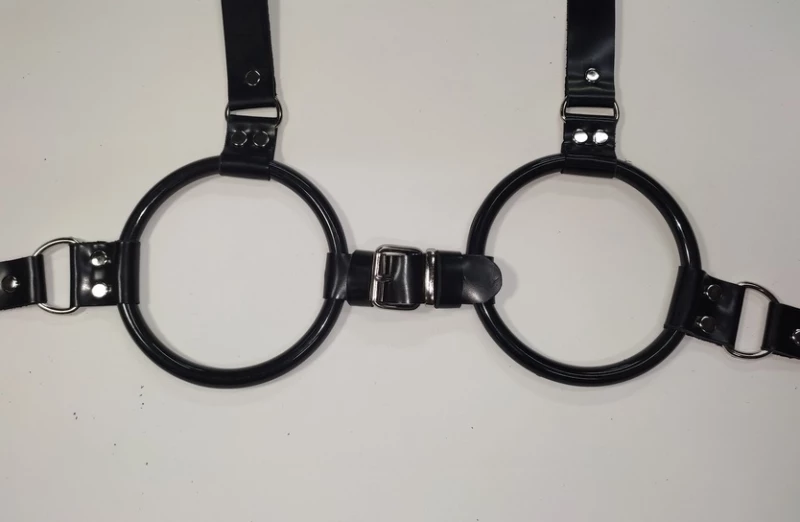 BDSM Στηθόδεσμο με πλαστικούς Κρίκους