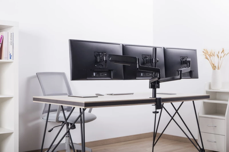 Gembird MA-DA3-01 Desk mounted adjustable mounting arm for 3 monitors (full-motion), 17”-27”, up to 7 kg