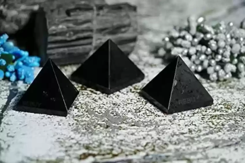 Πυραμίδα Μαύρης Τουρμαλίνης Natural Black Tourmaline Pyramid ±2.5x3cm