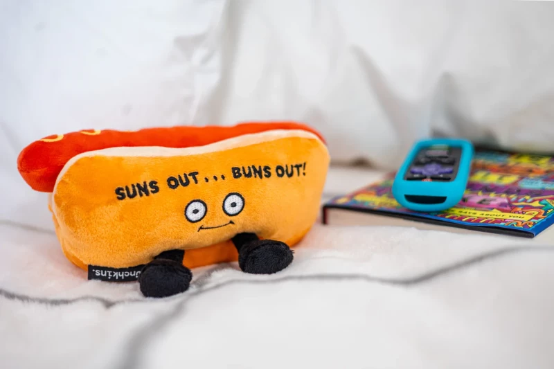 Punchkins Plush Hot Dog Λούτρινο – "Suns Out... Buns Out!"