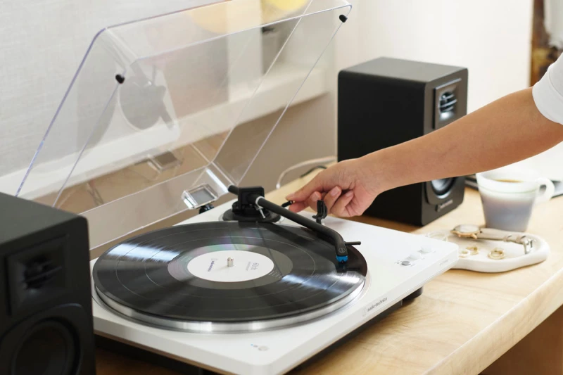 Audio Technica AT-LP70XBT White