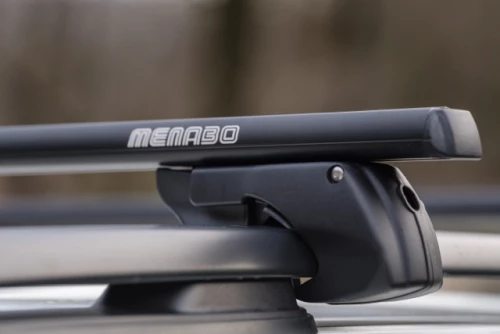 MENABO ΜΠΑΡΕΣ ΟΡΟΦΗΣ ΑΛΟΥΜΙΝΙΟΥ SHERMAN BLACK 120 cm ΣΕ ΜΑΥΡΟ ΧΡΩΜΑ ΓΙΑ Ford Focus I Station Wagon 5 doors 1998>2005 ΜΕ RAISED RAILS (Παράλληλες Μπάρες με Κενό) - 2 ΤΕΜ. (12280/MB)