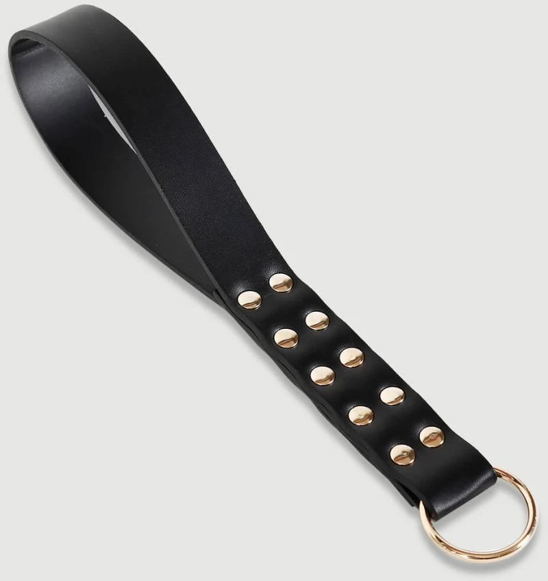 Δερμάτινη Ζώνη Τιμωρίας Με Τρουκς & Κρίκο Leather Punishment Strap With Studs & Metal Ring – Μαύρη