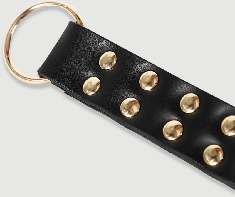 Δερμάτινη Ζώνη Τιμωρίας Με Τρουκς & Κρίκο Leather Punishment Strap With Studs & Metal Ring – Μαύρη