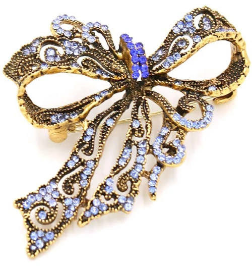 LAPEL PIN ΚΑΡΦΙΤΣΑ ΦΙΟΓΚΟΣ από μέταλλο με μπλε-μοβ στρας.
