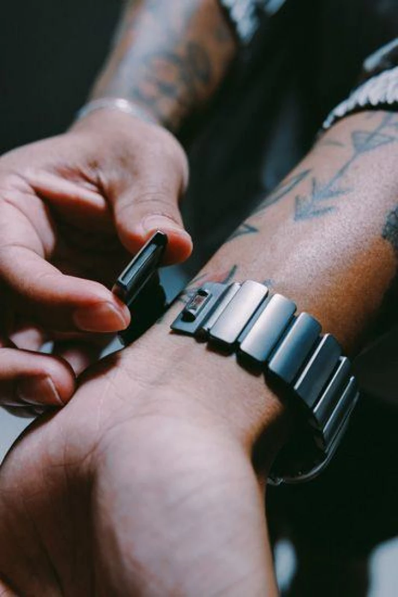 Nomad Stratos Band Black Titanium