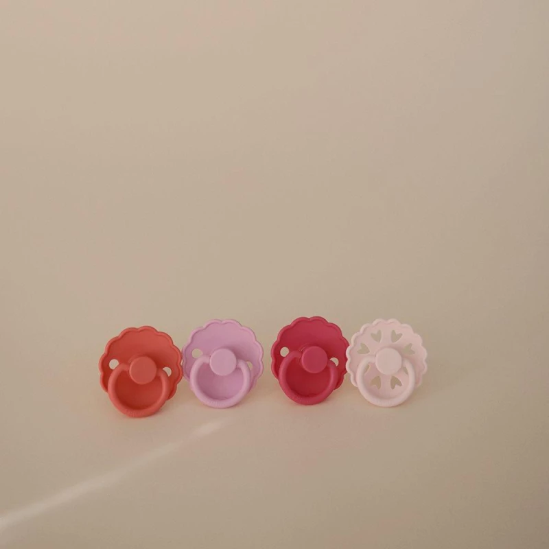 Σετ 4 Πιπίλες Latex FRIGG – Rosy Romance 0-6 Μηνών
